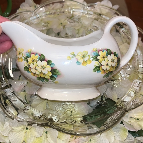 Beautiful Porcelain Gravy Dish 🌸 hand glazed… Great condition! - Picture 2 of 4